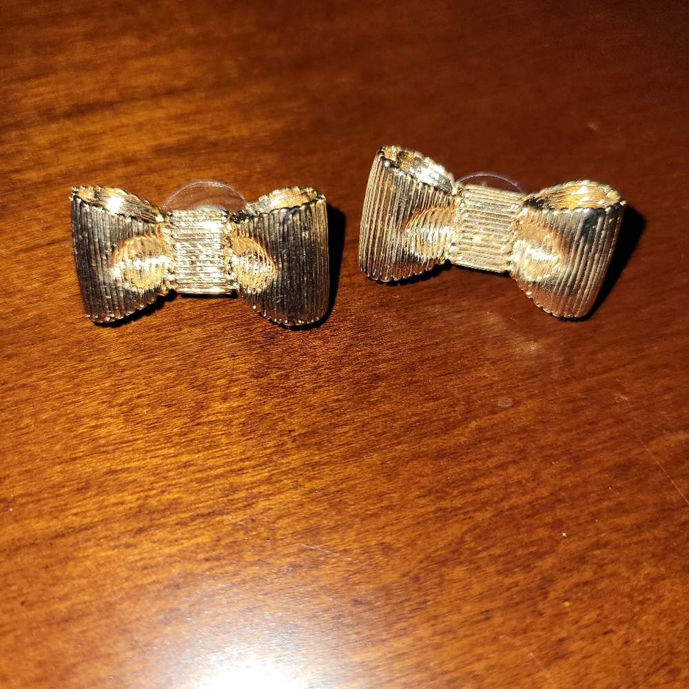 Bow earrings